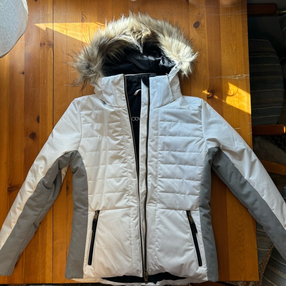 Body Glove Women’s Medium White Gray Snow Sport Winter Jacket Coat Parka NEW